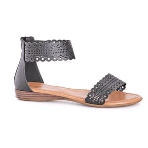 CLOUDWALKERS WIDE FIT 9.5W & 10W Black Nova Scallop Sandal SH05